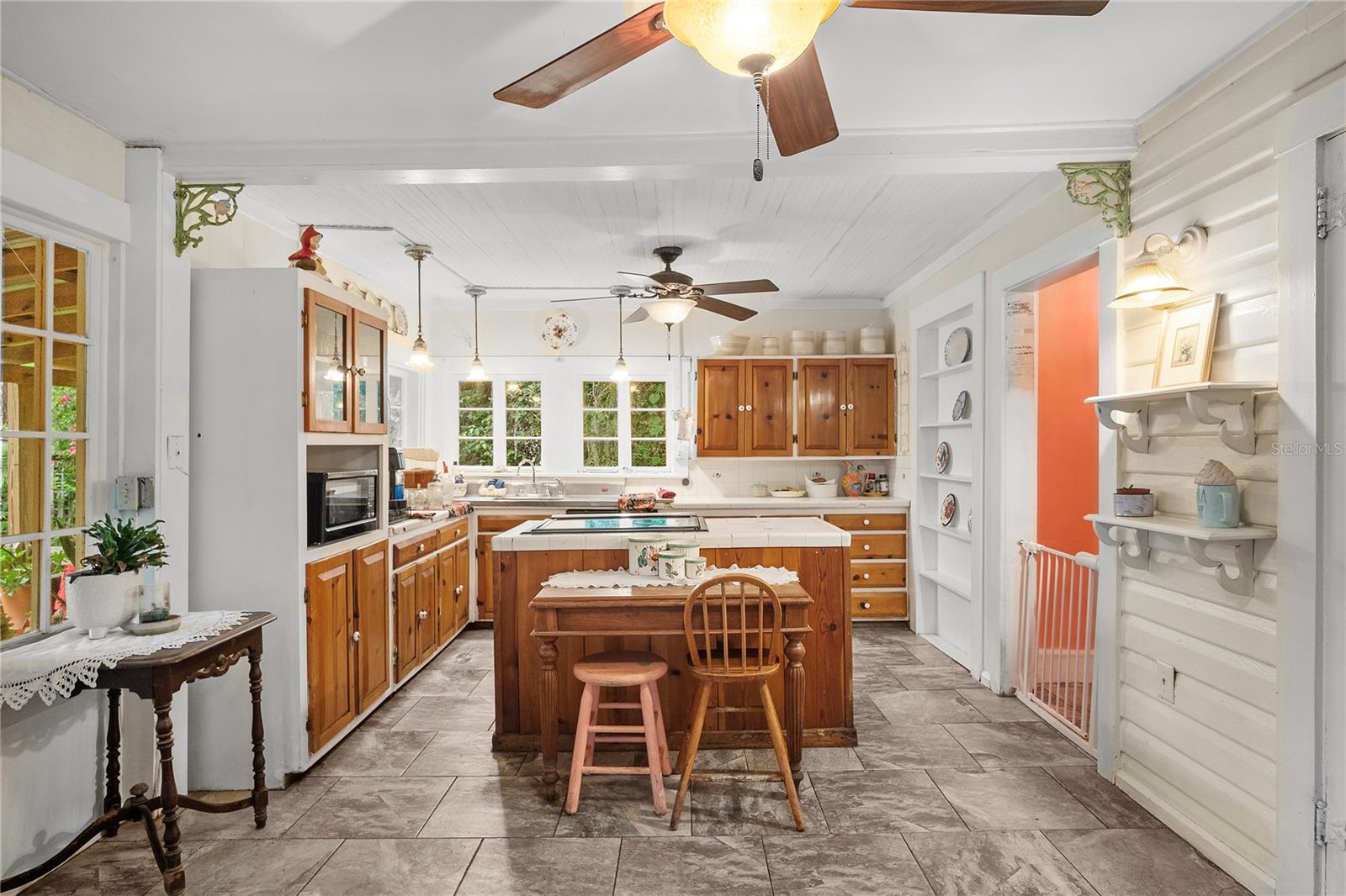 Image 25 of 35 For 408 Brooksville Avenue