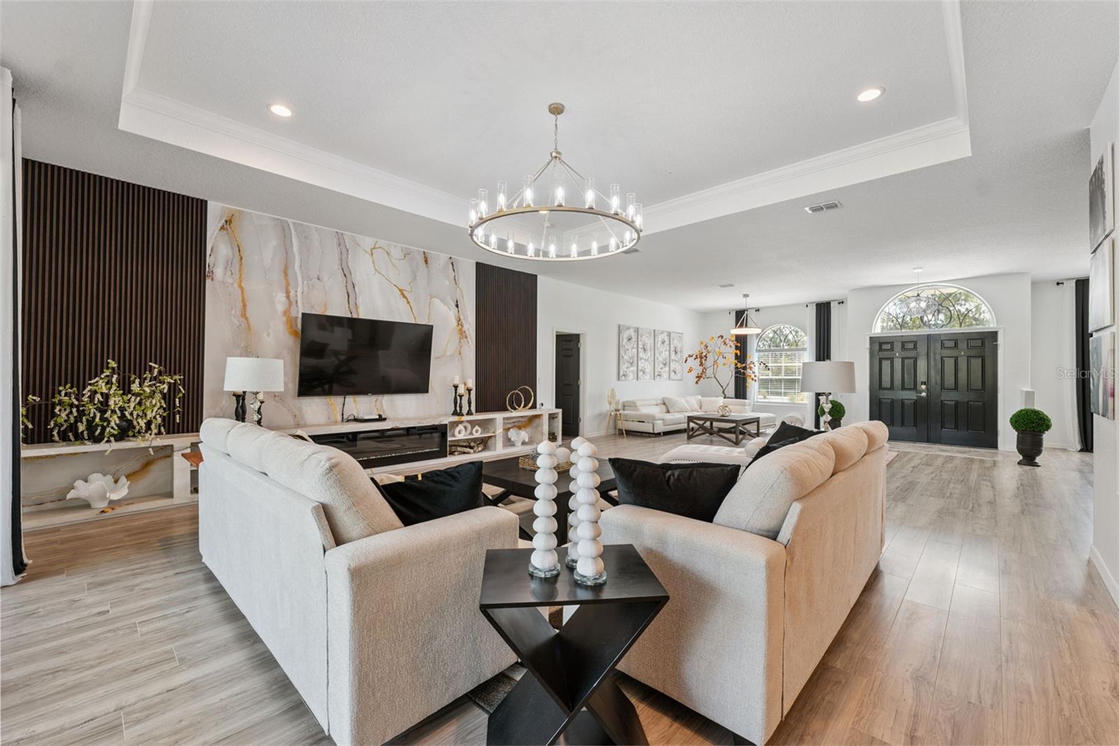Listing photo id 8 for 18043 Palmdale Road