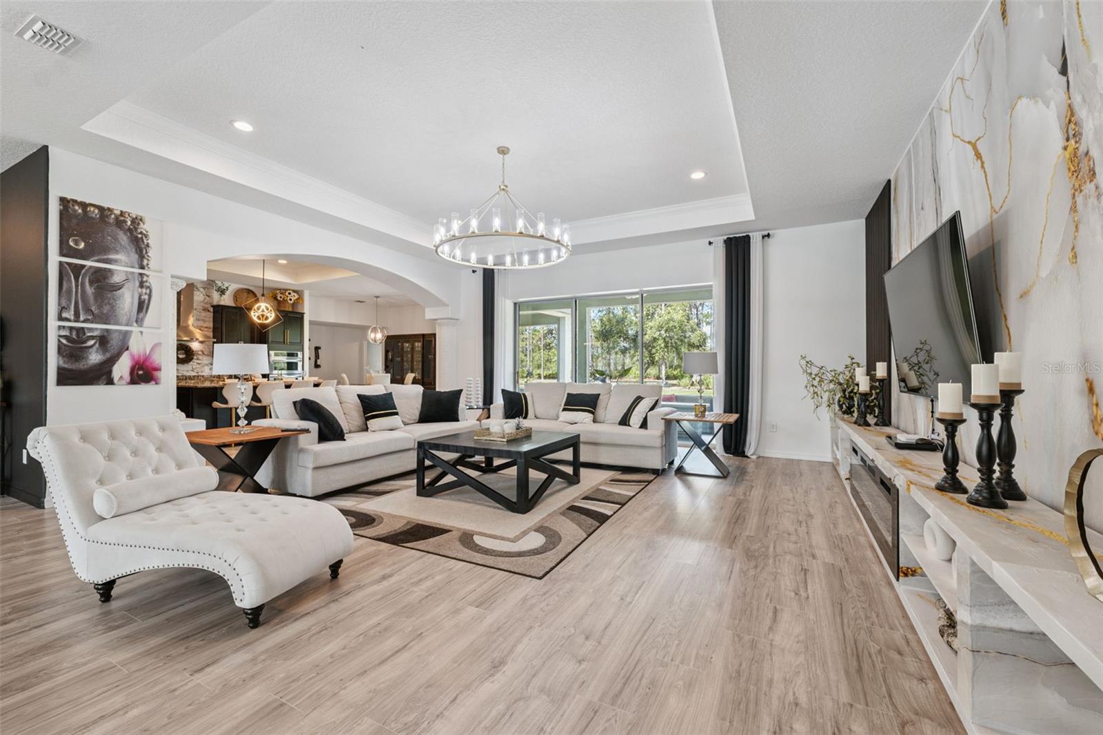 Listing photo id 9 for 18043 Palmdale Road