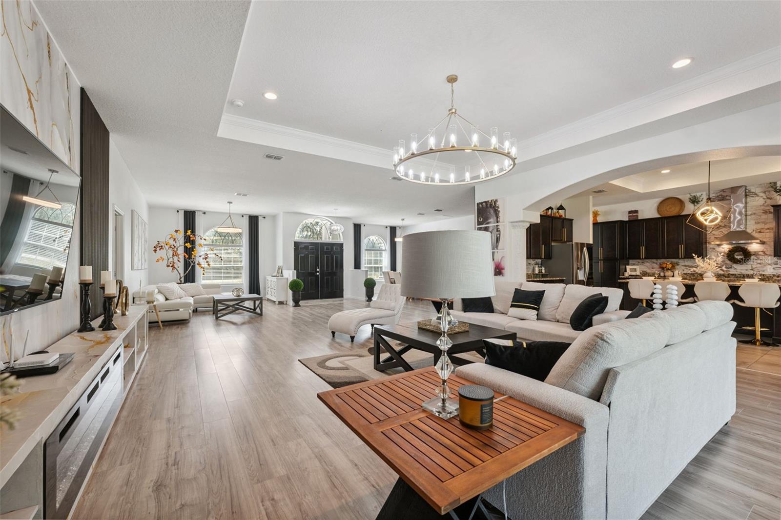 Listing photo id 11 for 18043 Palmdale Road