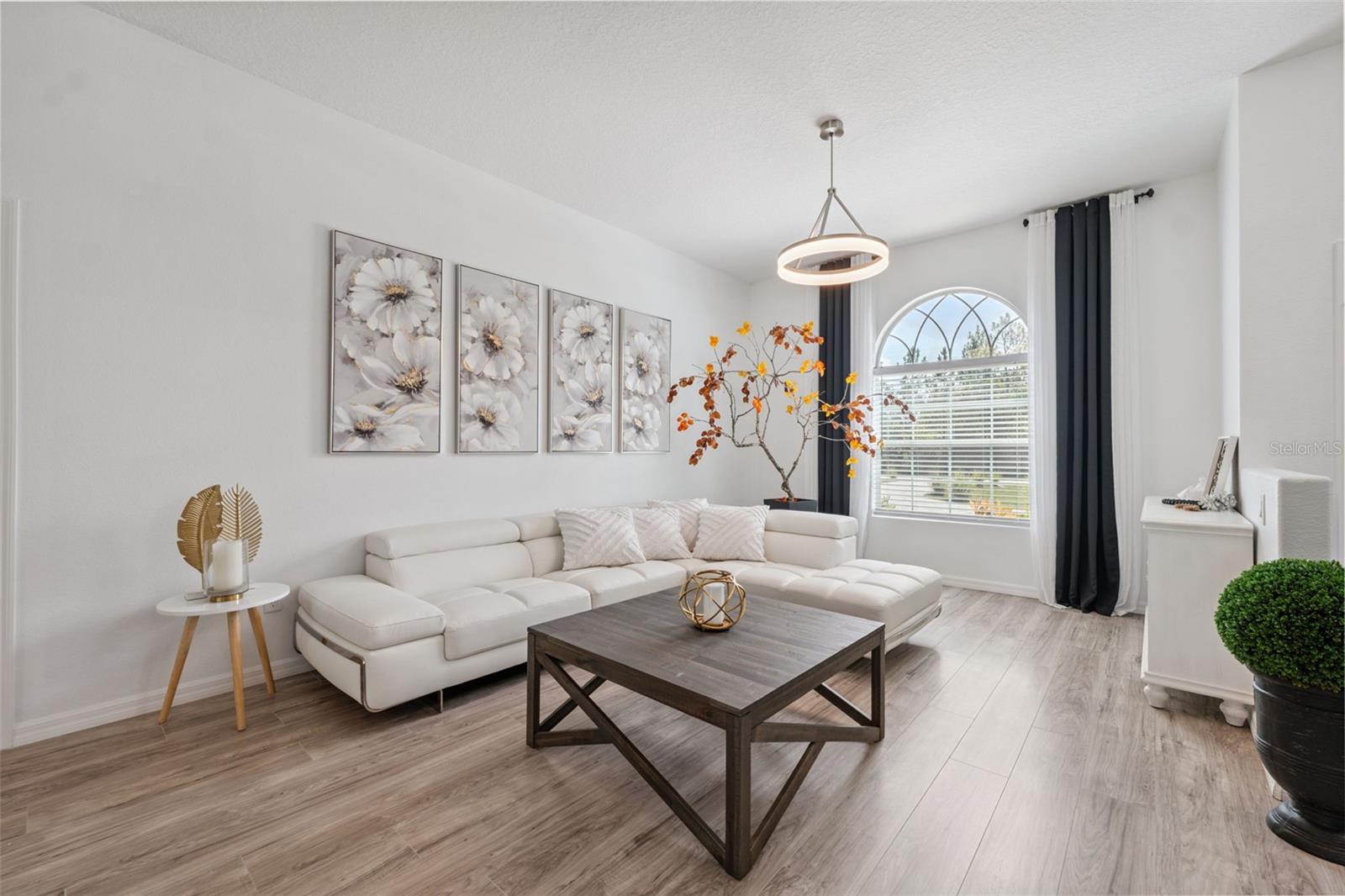 Listing photo id 15 for 18043 Palmdale Road