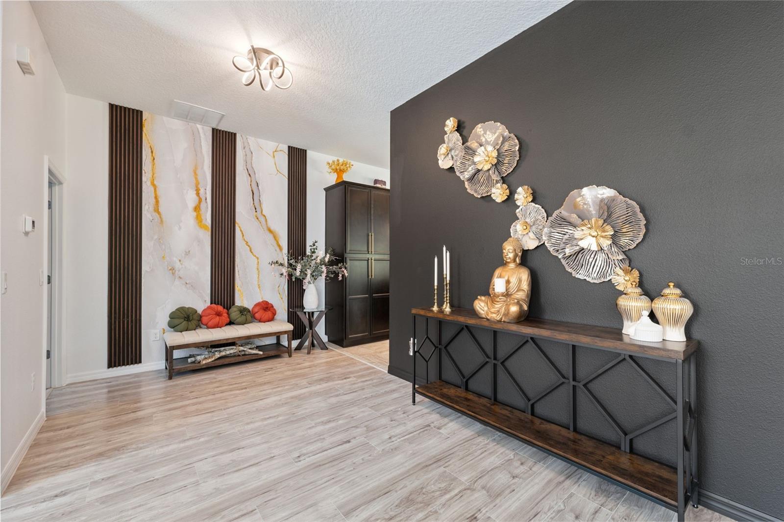 Listing photo id 16 for 18043 Palmdale Road
