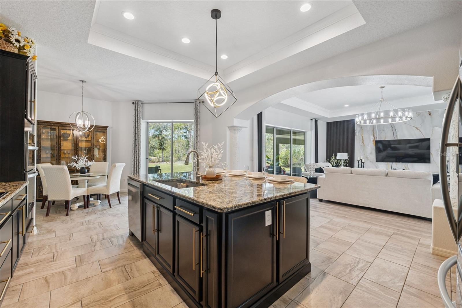 Listing photo id 24 for 18043 Palmdale Road