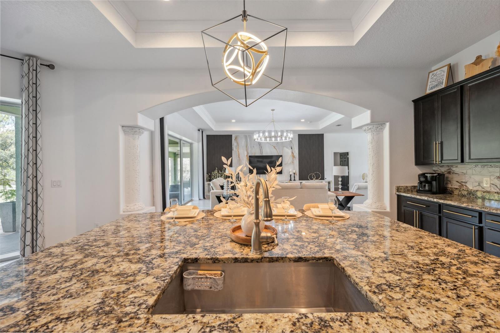 Listing photo id 25 for 18043 Palmdale Road