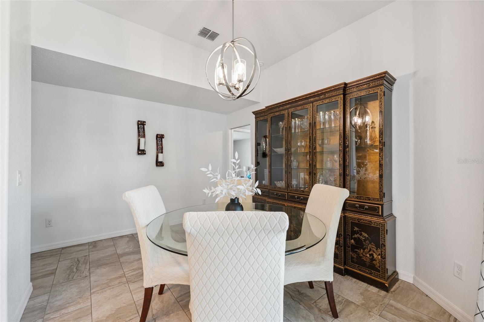 Listing photo id 26 for 18043 Palmdale Road