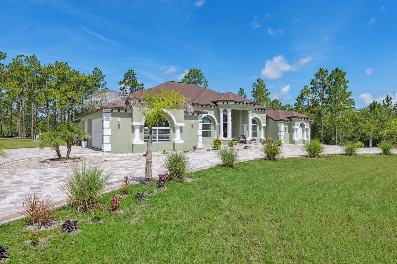 Listing photo id 1 for 18043 Palmdale Road