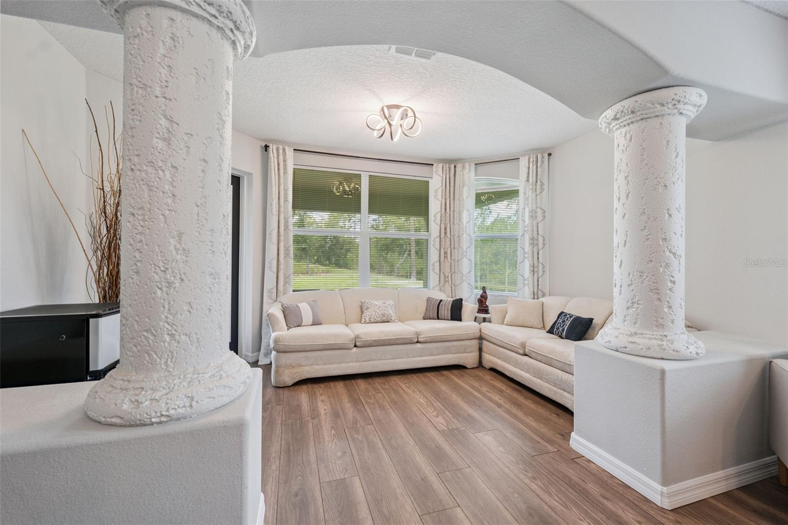 Listing photo id 31 for 18043 Palmdale Road