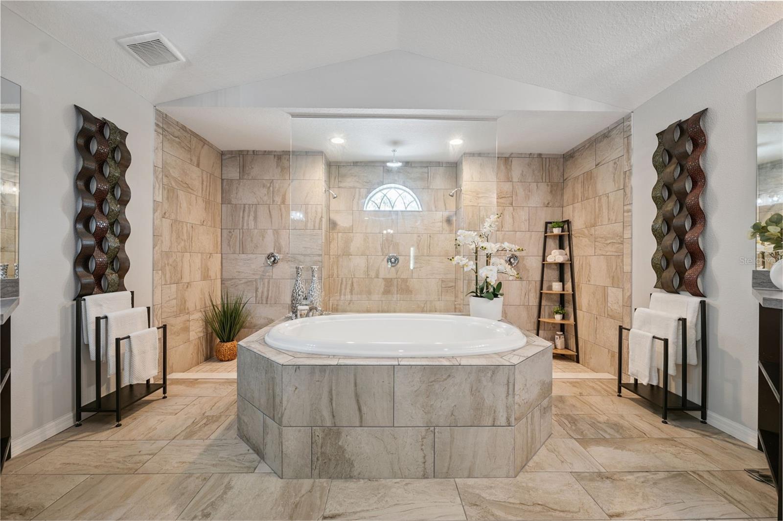 Listing photo id 32 for 18043 Palmdale Road