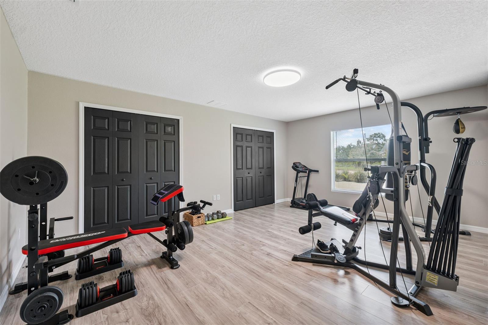 Listing photo id 36 for 18043 Palmdale Road