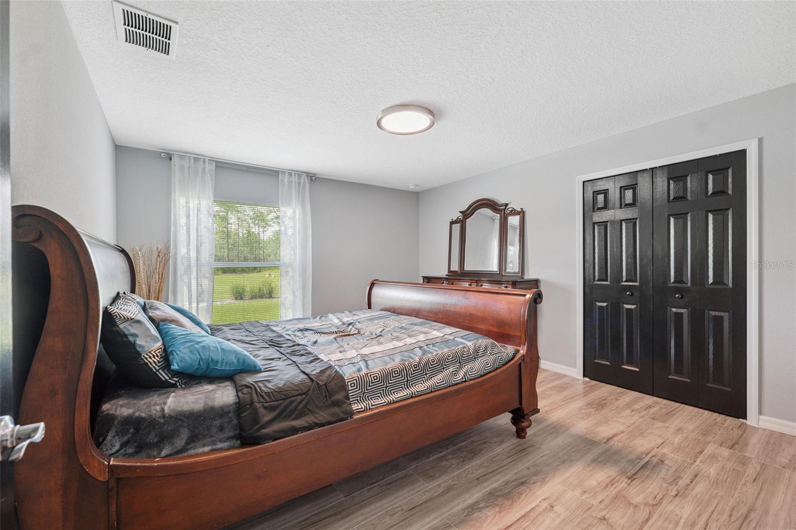Listing photo id 39 for 18043 Palmdale Road