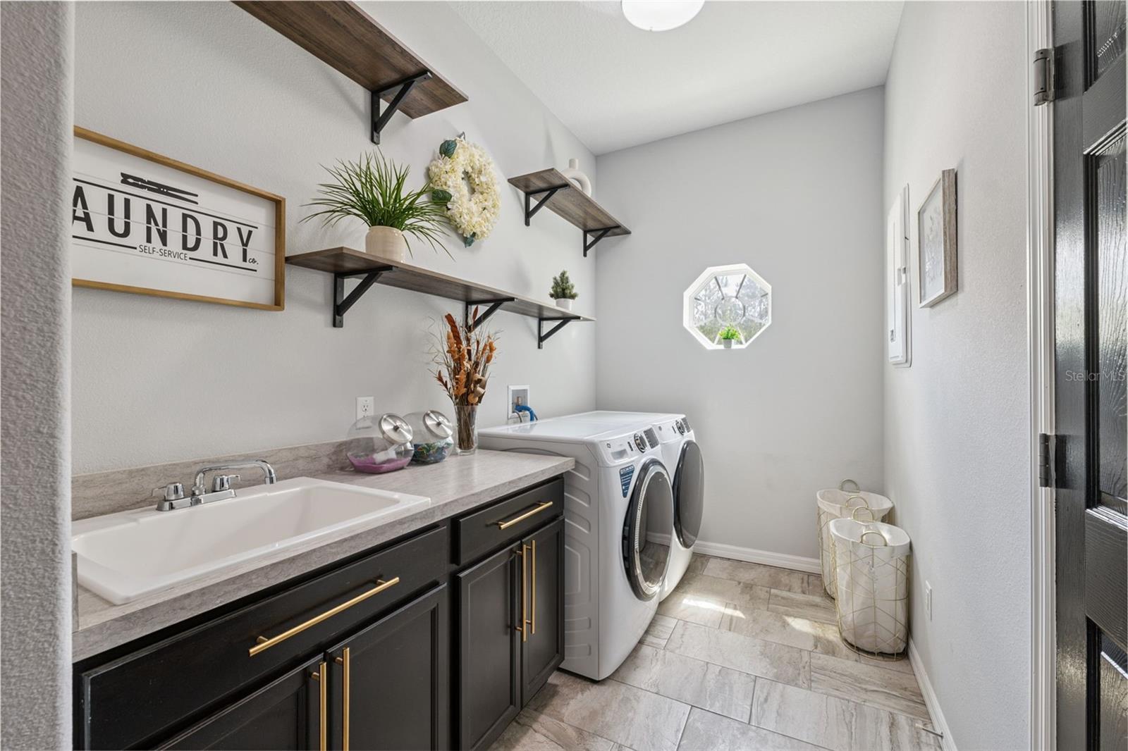 Listing photo id 41 for 18043 Palmdale Road