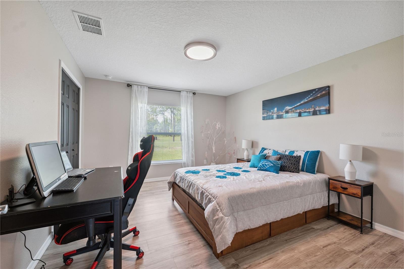 Listing photo id 42 for 18043 Palmdale Road
