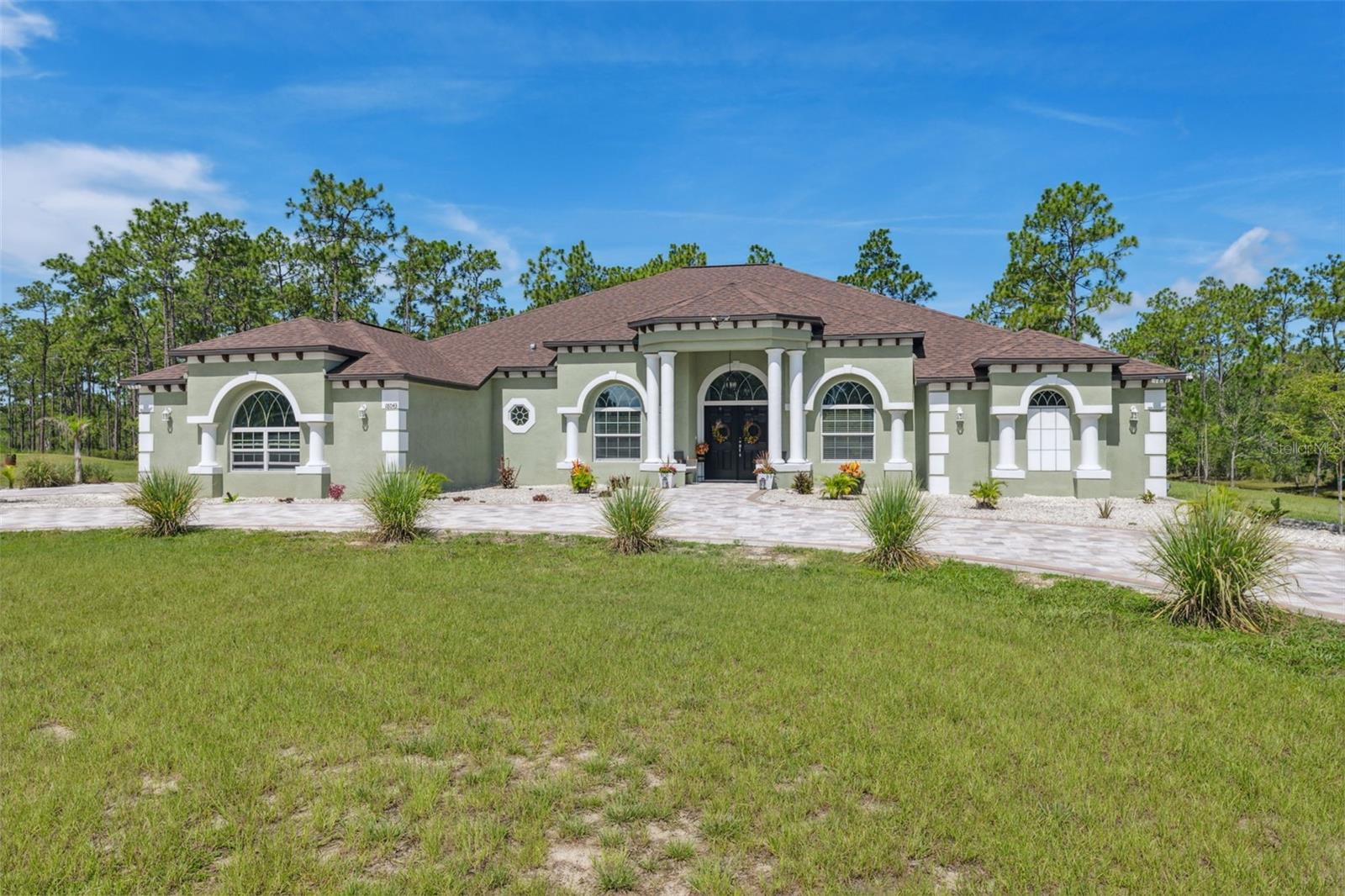 Listing photo id 3 for 18043 Palmdale Road