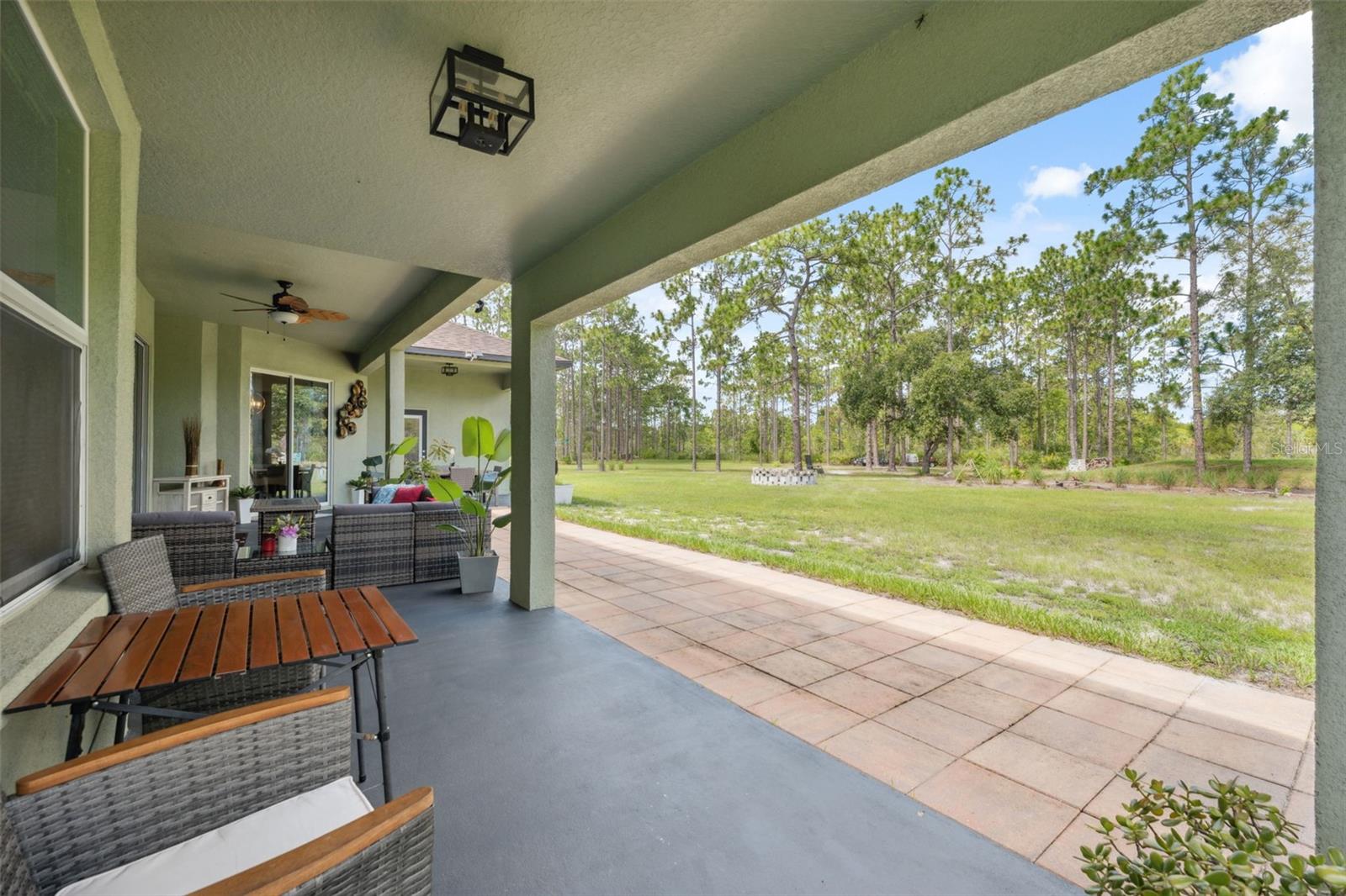 Listing photo id 51 for 18043 Palmdale Road