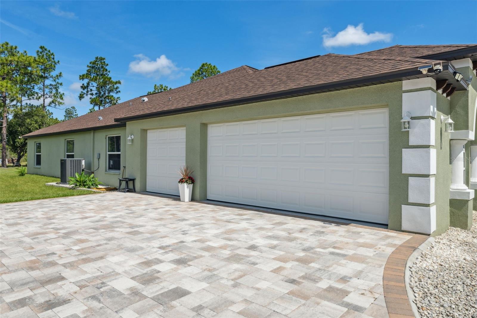 Listing photo id 53 for 18043 Palmdale Road