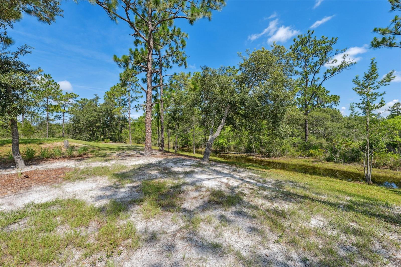 Listing photo id 56 for 18043 Palmdale Road