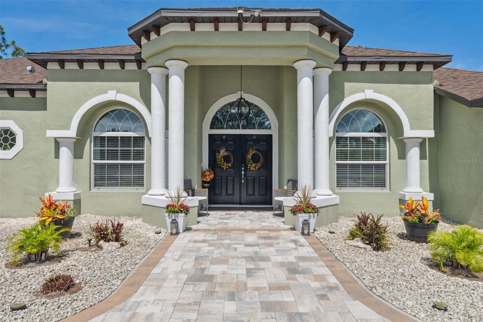 Listing photo id 4 for 18043 Palmdale Road