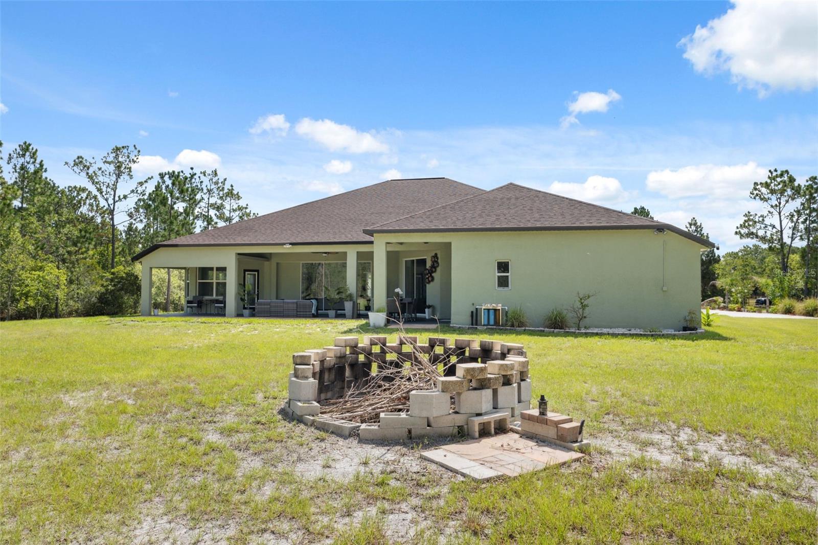 Listing photo id 58 for 18043 Palmdale Road