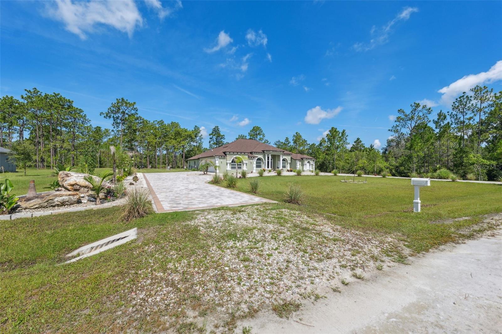 Listing photo id 59 for 18043 Palmdale Road