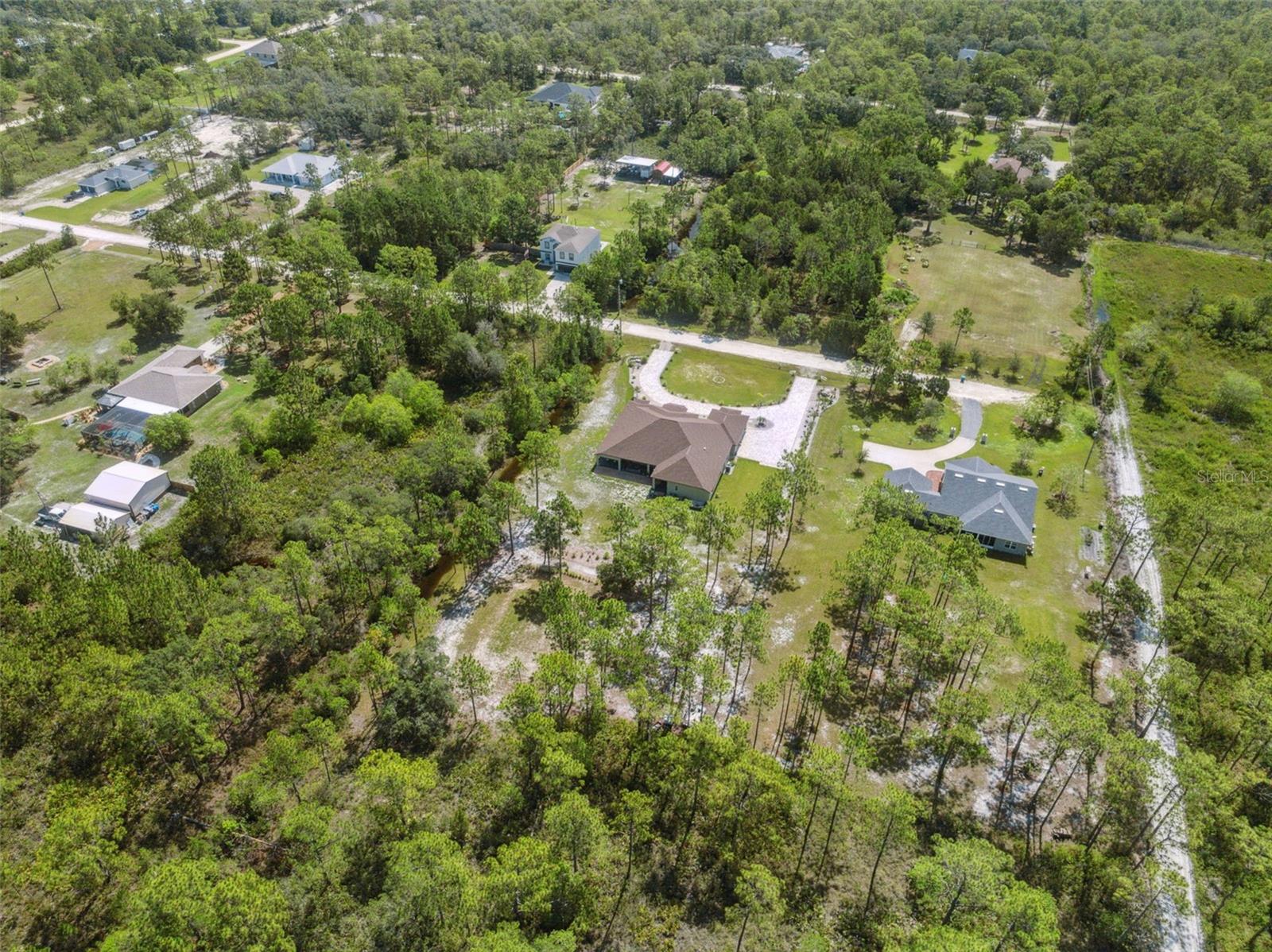 Listing photo id 76 for 18043 Palmdale Road