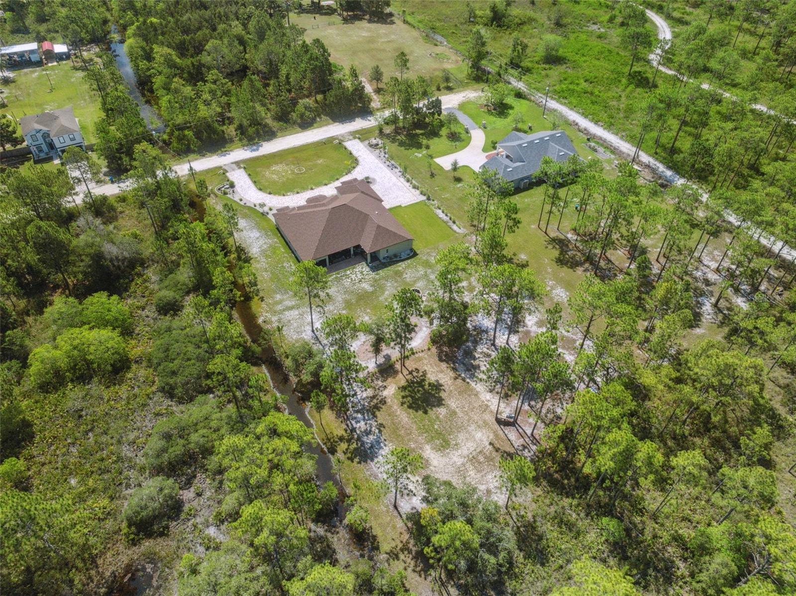 Listing photo id 77 for 18043 Palmdale Road