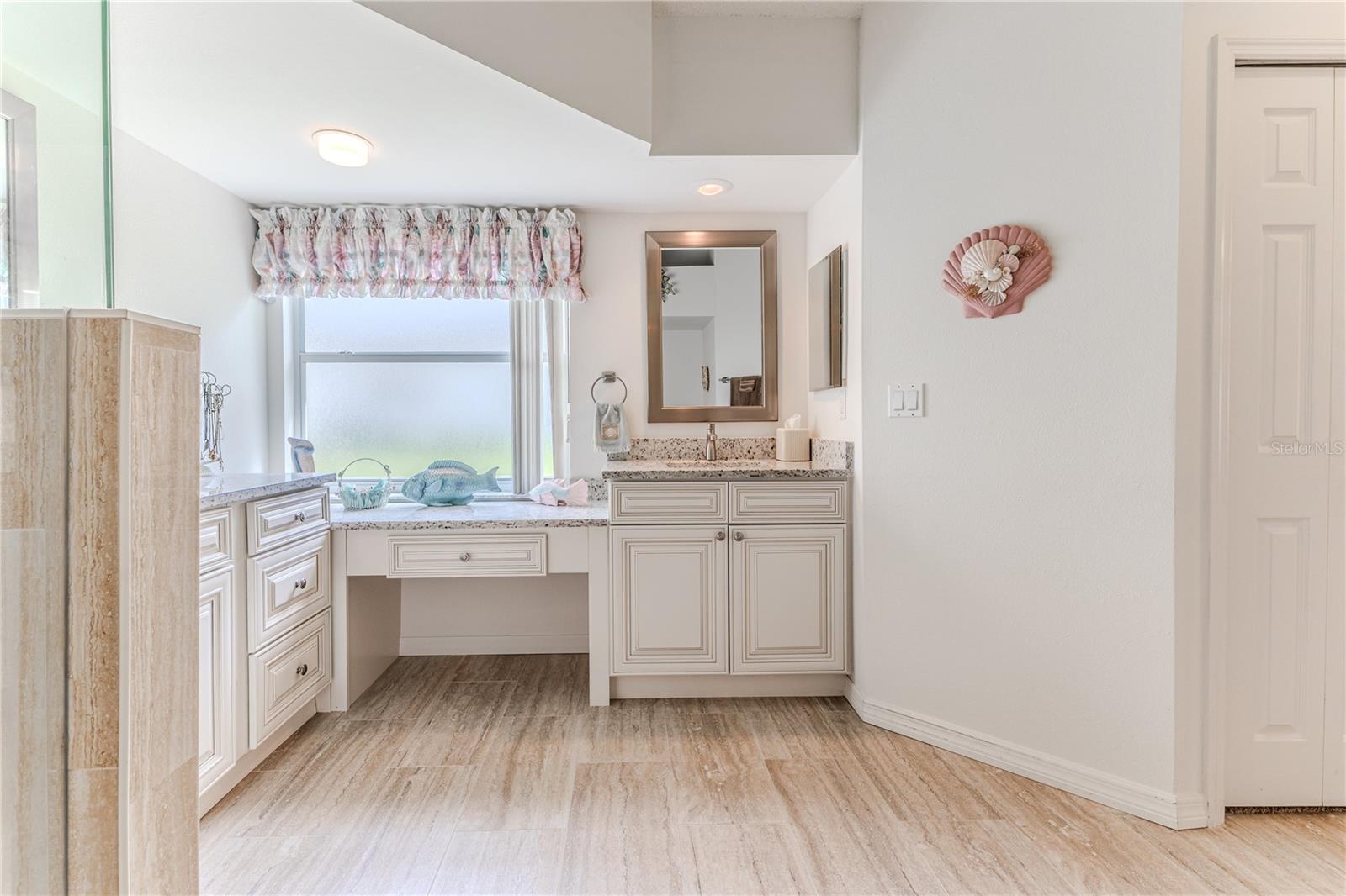 Image 28 of 51 For 464 Mistwood Court