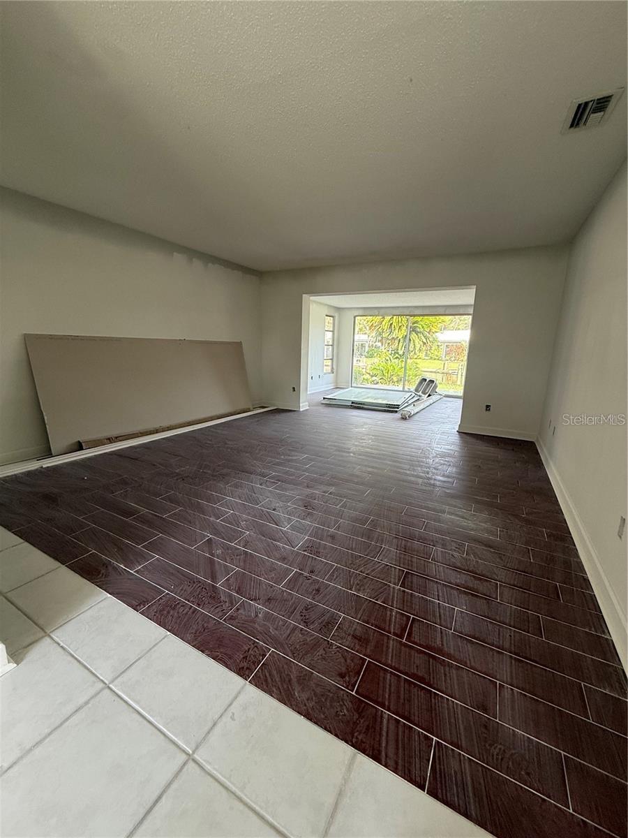 Listing photo id 9 for 11616 Kingfisher Court 180