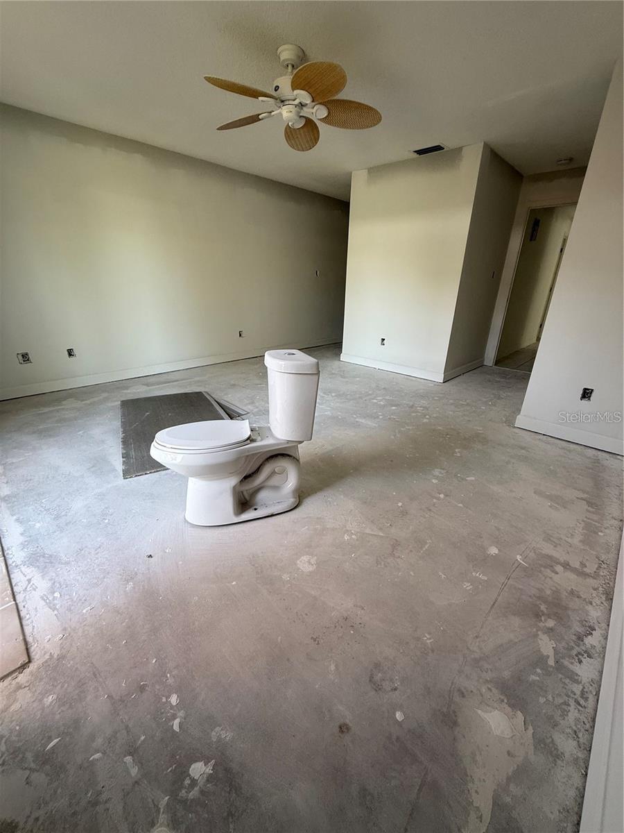 Listing photo id 16 for 11616 Kingfisher Court 180