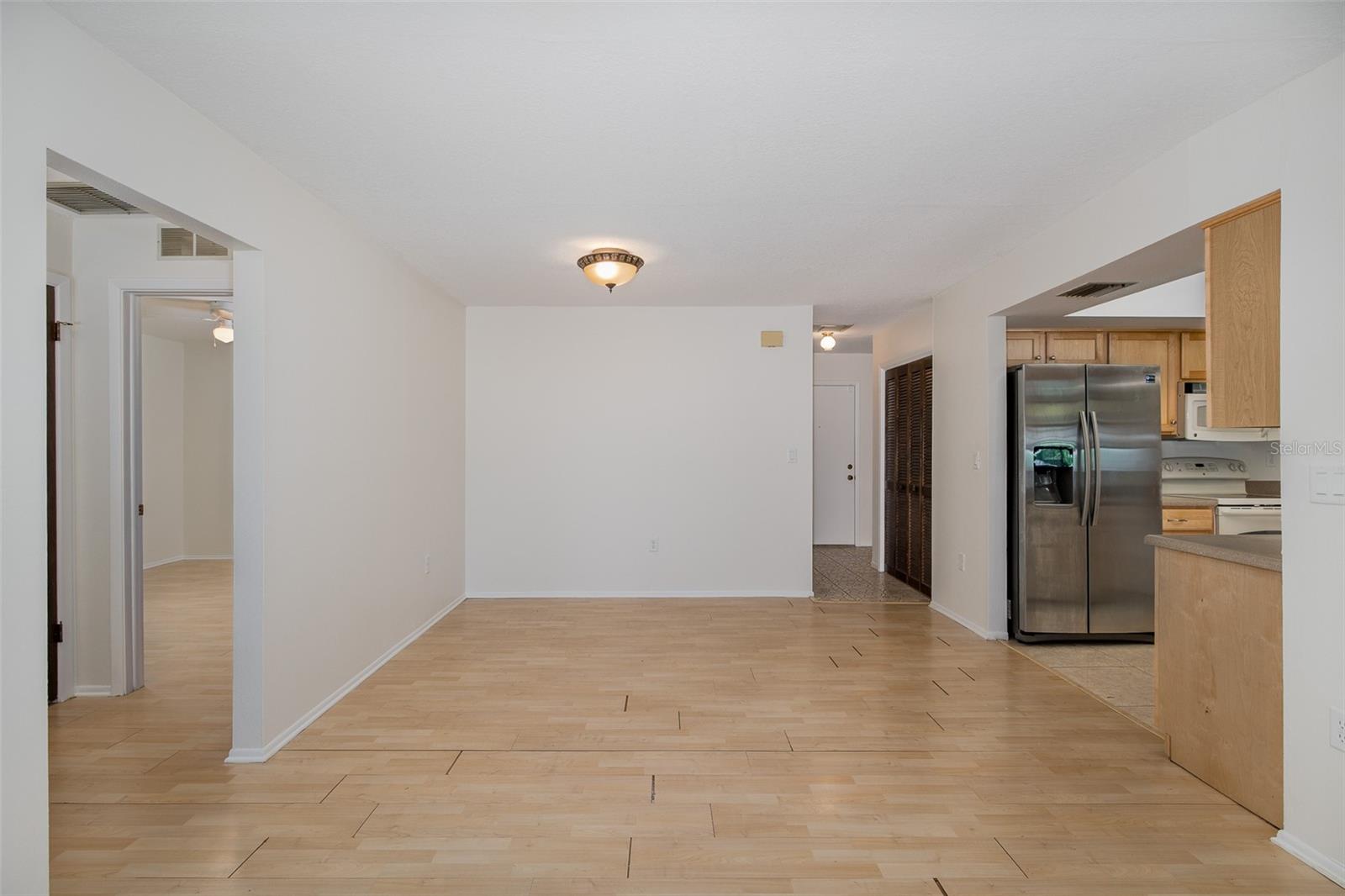 Listing photo id 8 for 11127 Water Oak Drive