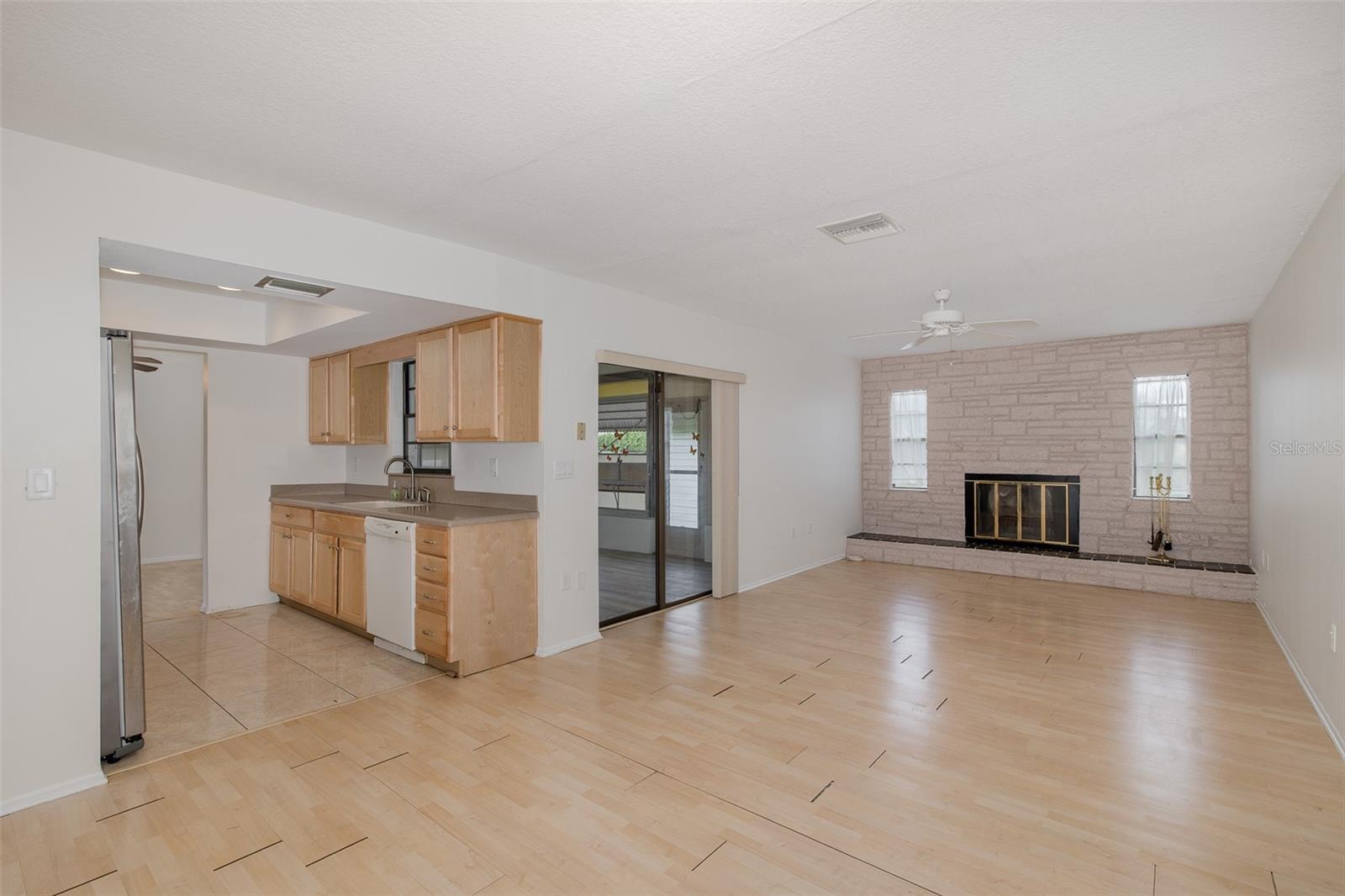 Listing photo id 9 for 11127 Water Oak Drive