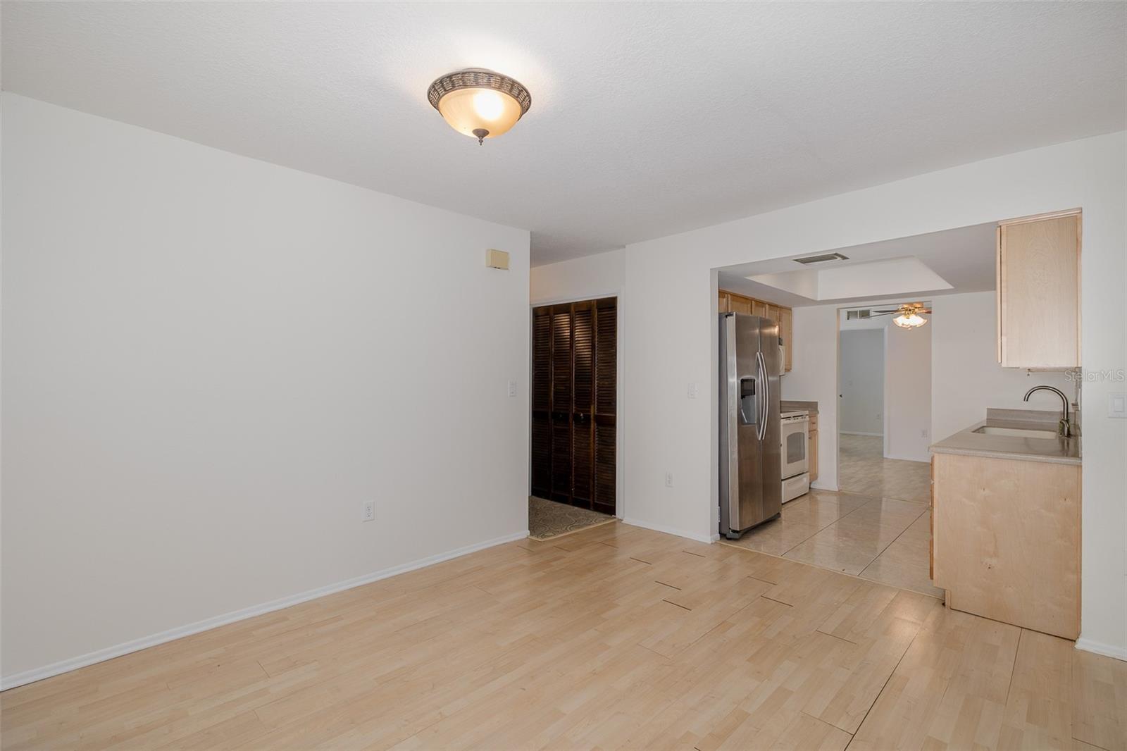 Listing photo id 12 for 11127 Water Oak Drive
