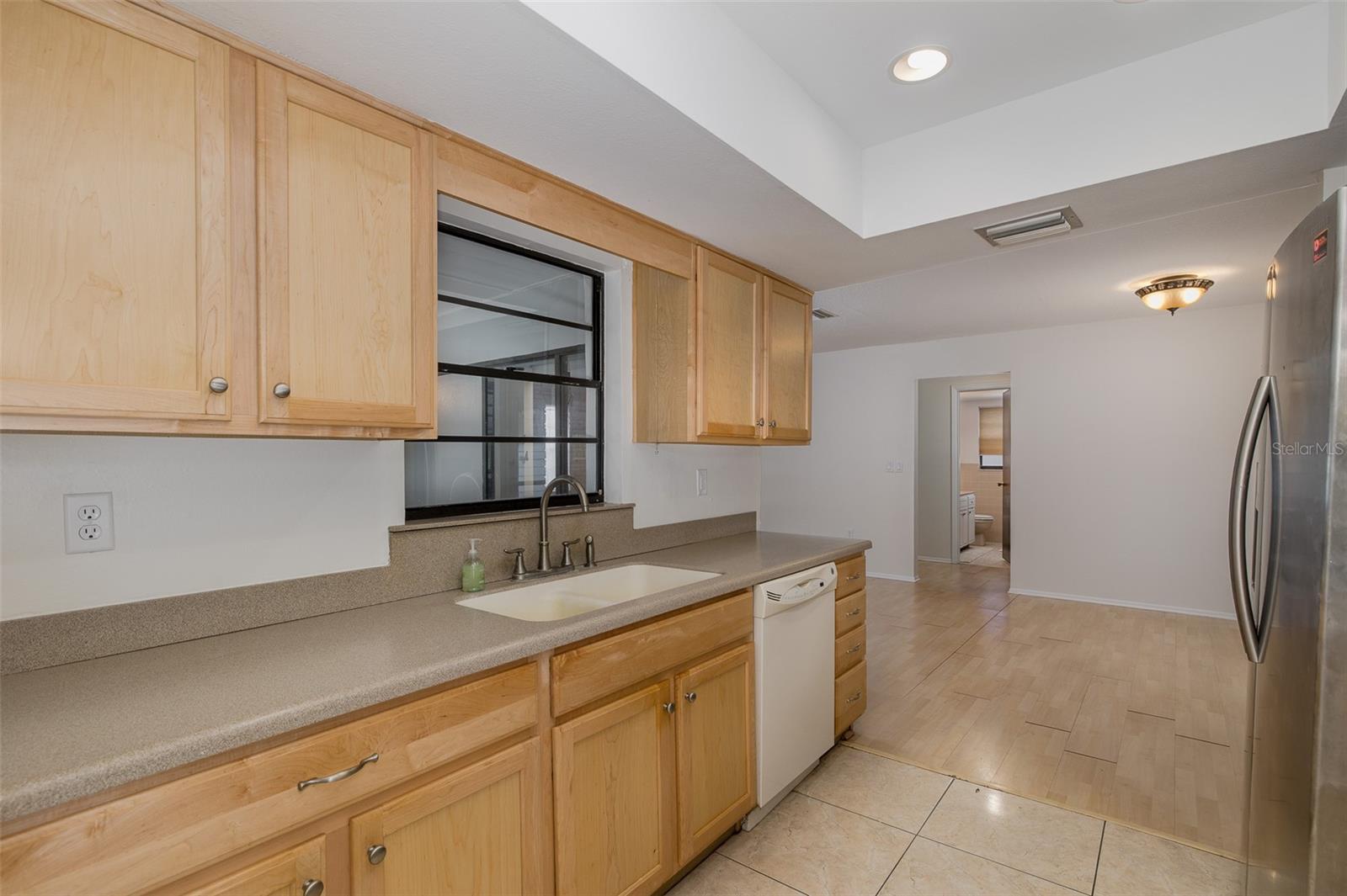 Listing photo id 13 for 11127 Water Oak Drive