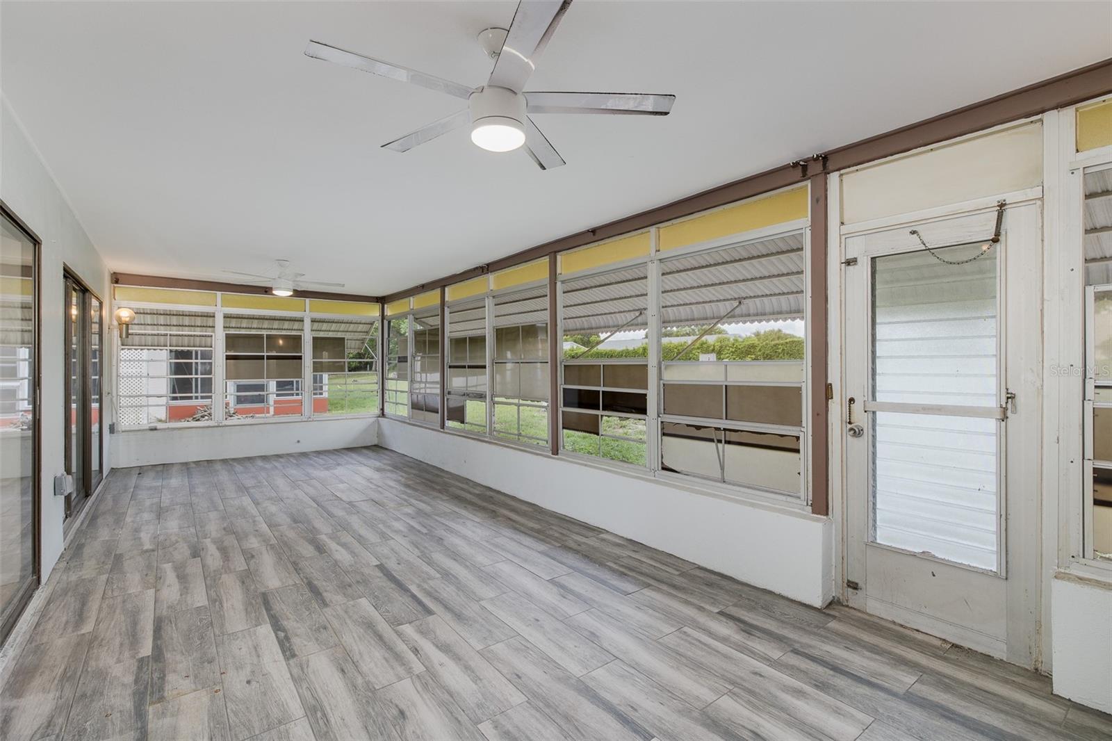 Listing photo id 16 for 11127 Water Oak Drive