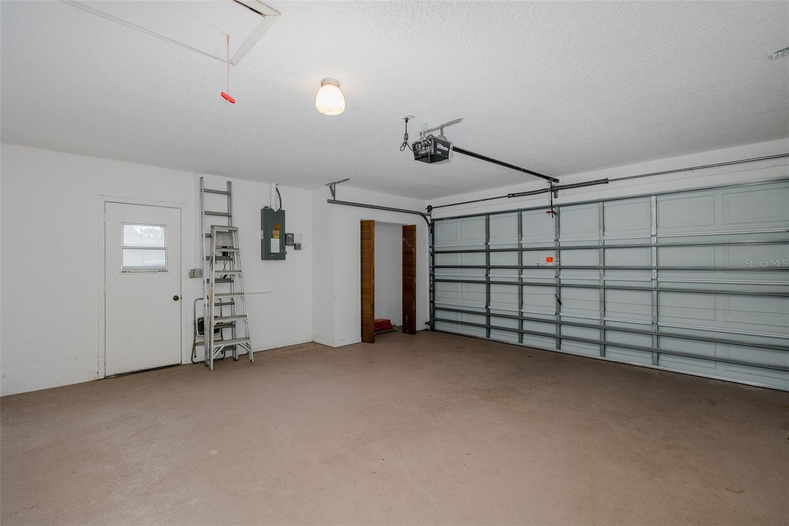 Listing photo id 30 for 11127 Water Oak Drive