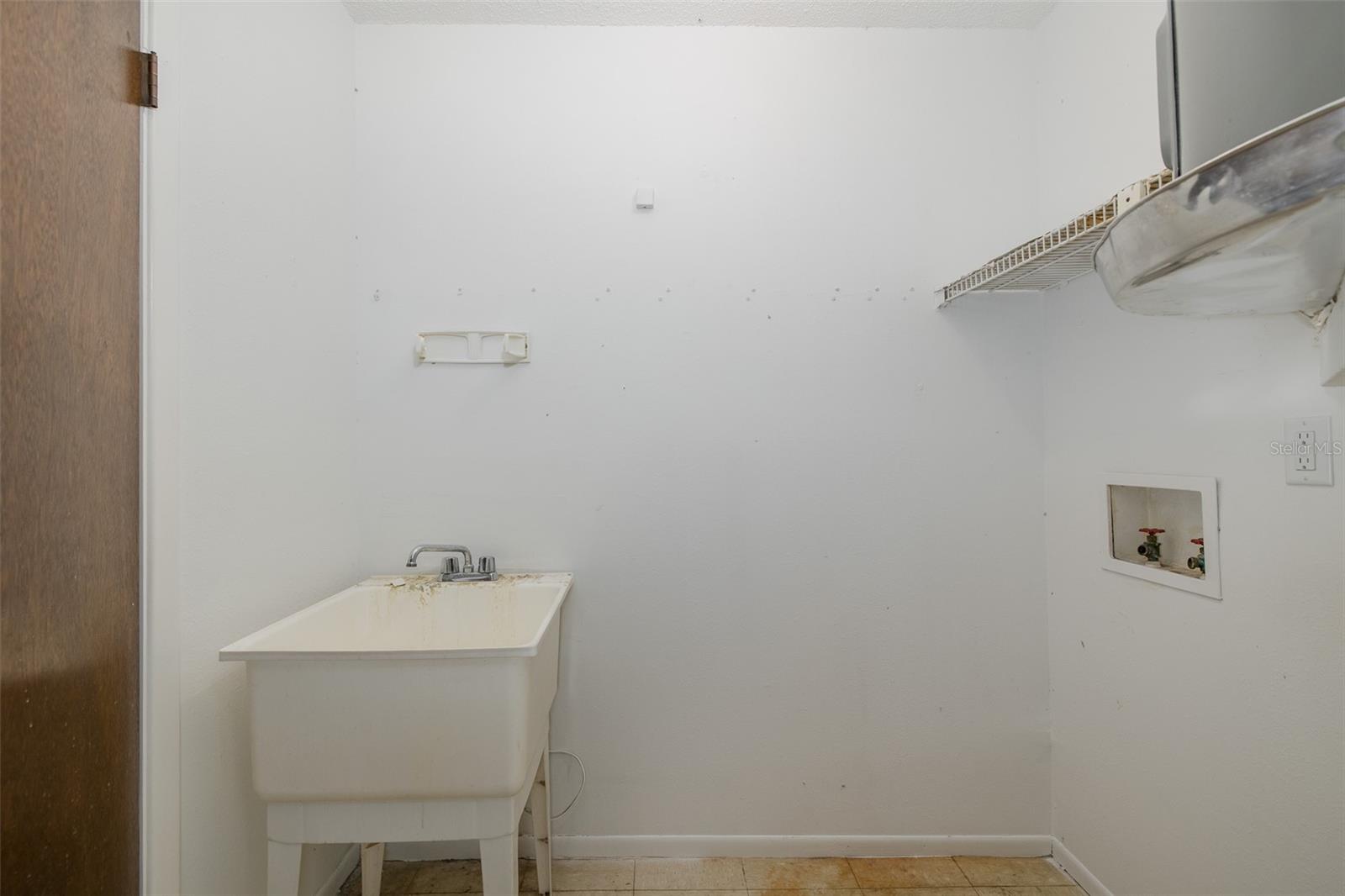 Listing photo id 31 for 11127 Water Oak Drive
