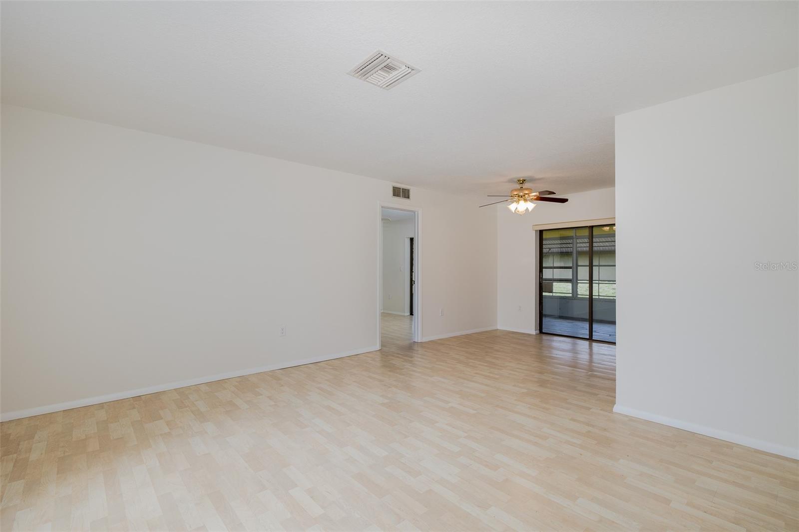 Listing photo id 3 for 11127 Water Oak Drive