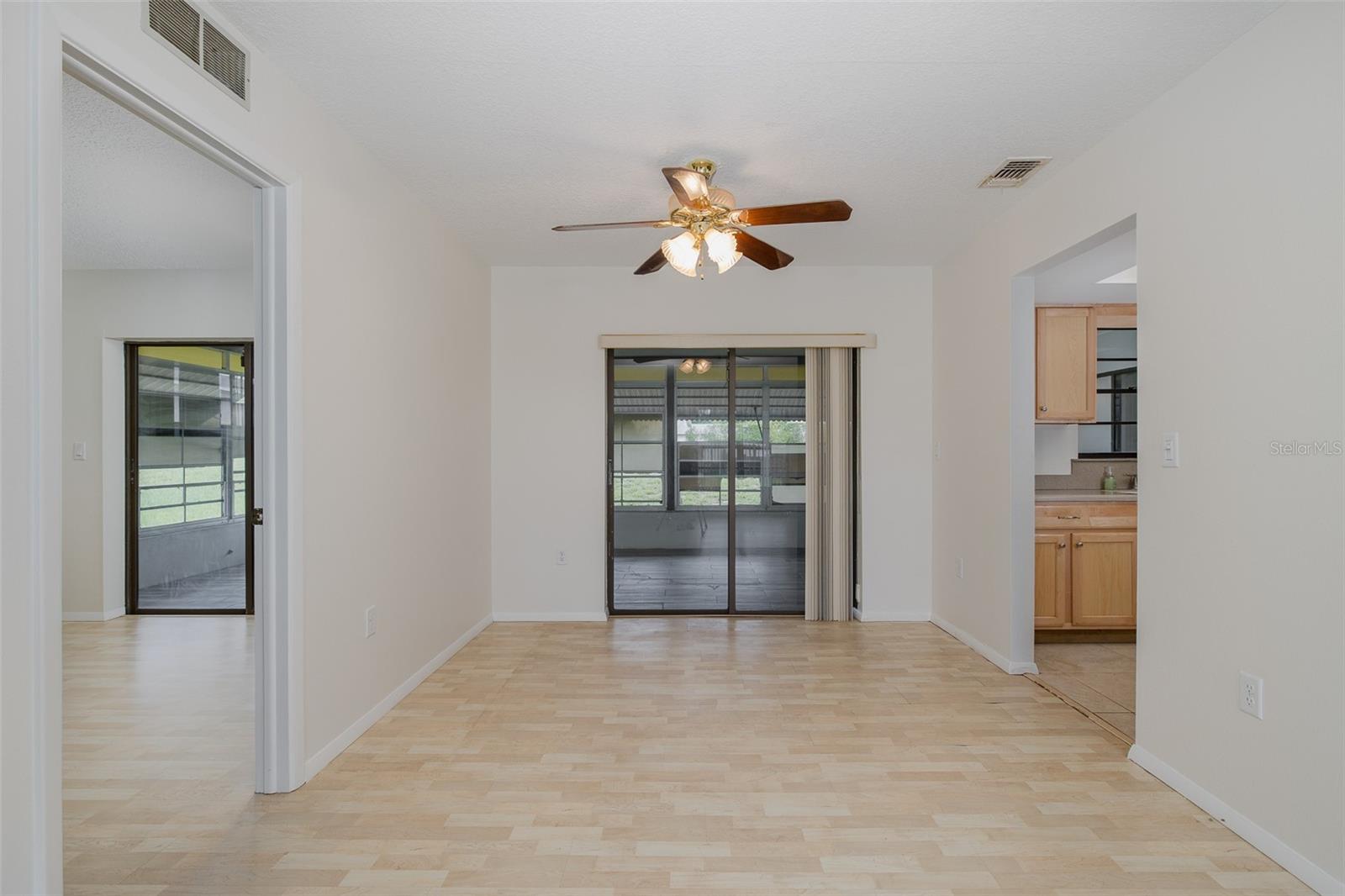 Listing photo id 4 for 11127 Water Oak Drive