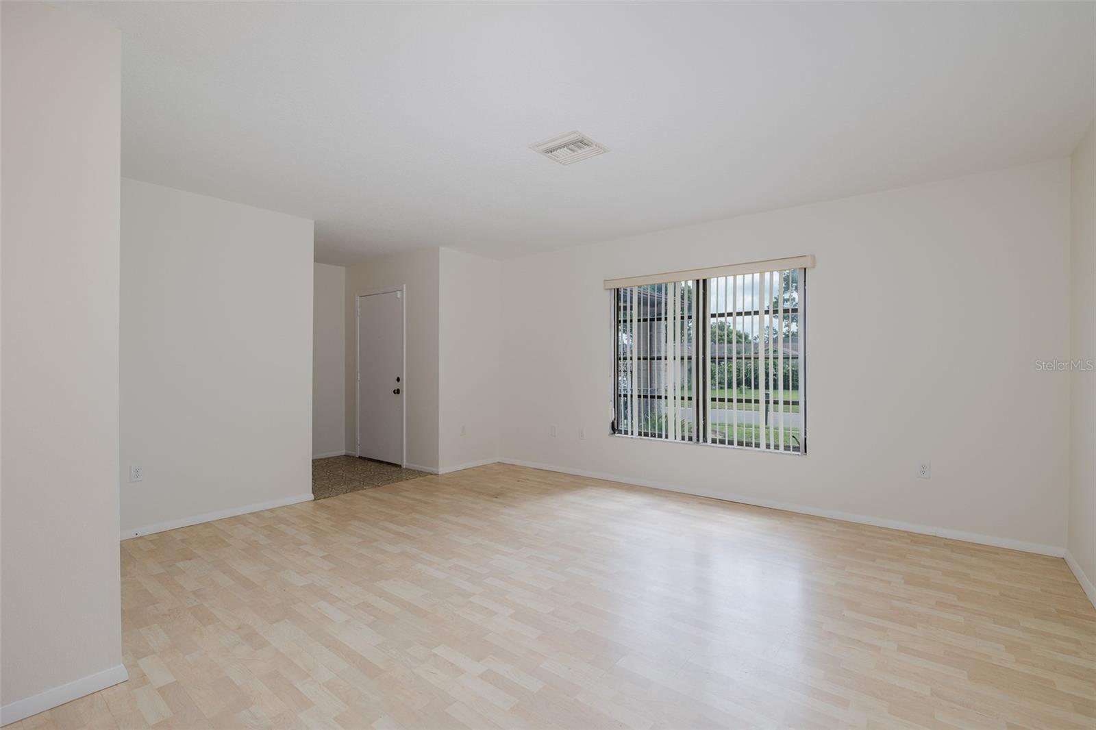 Listing photo id 5 for 11127 Water Oak Drive