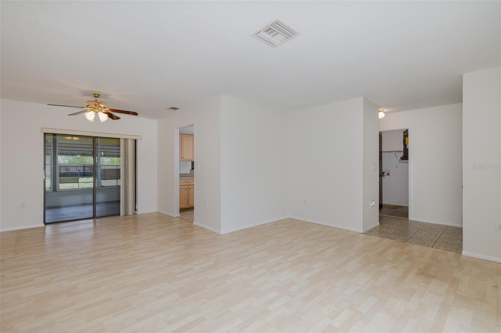 Listing photo id 6 for 11127 Water Oak Drive