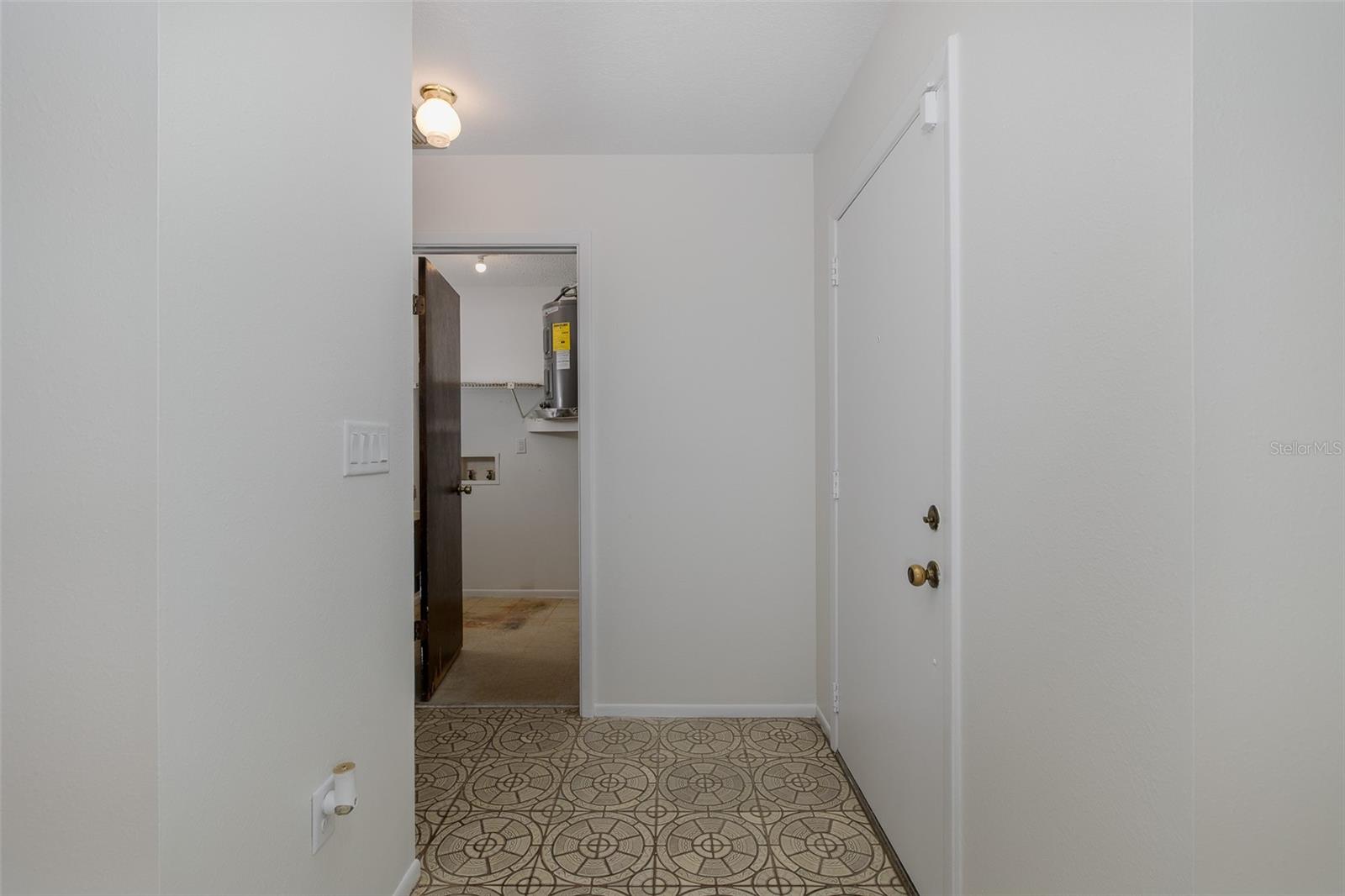 Listing photo id 7 for 11127 Water Oak Drive