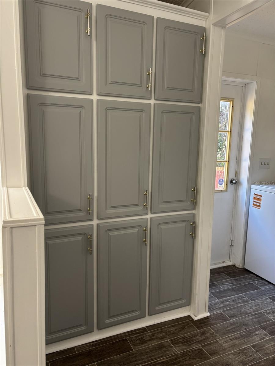 Listing photo id 11 for 11947 Panama Avenue