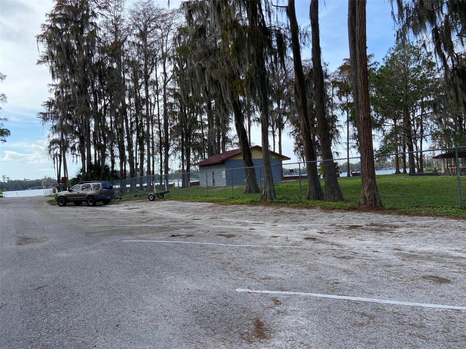 Listing photo id 17 for 11947 Panama Avenue