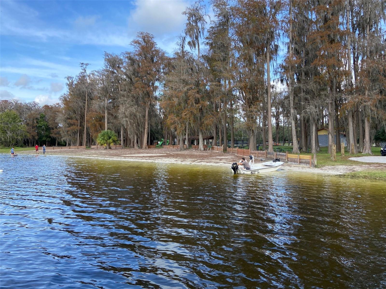 Listing photo id 22 for 11947 Panama Avenue