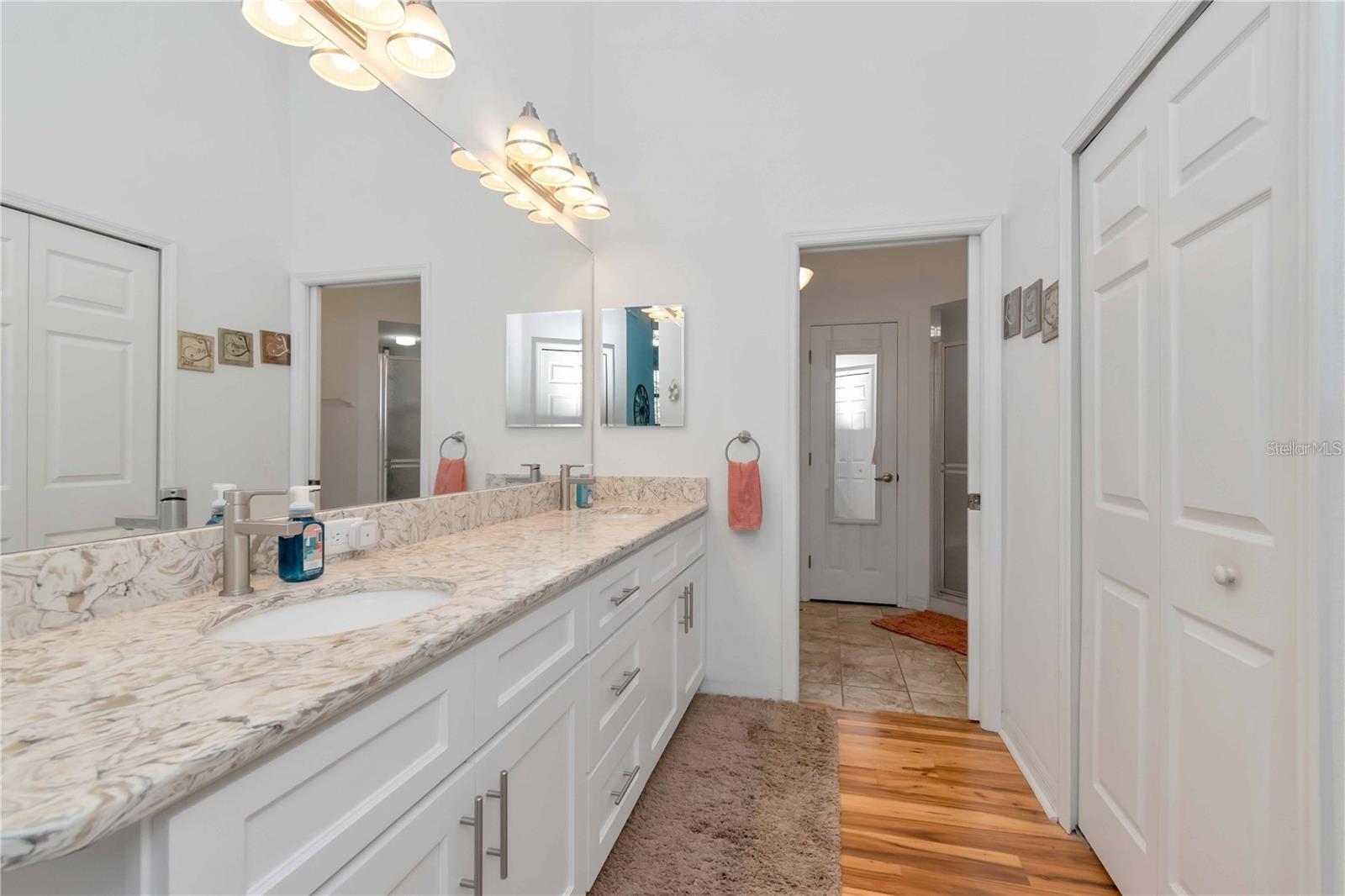 Image 19 of 39 For 9626 Woodhollow Court