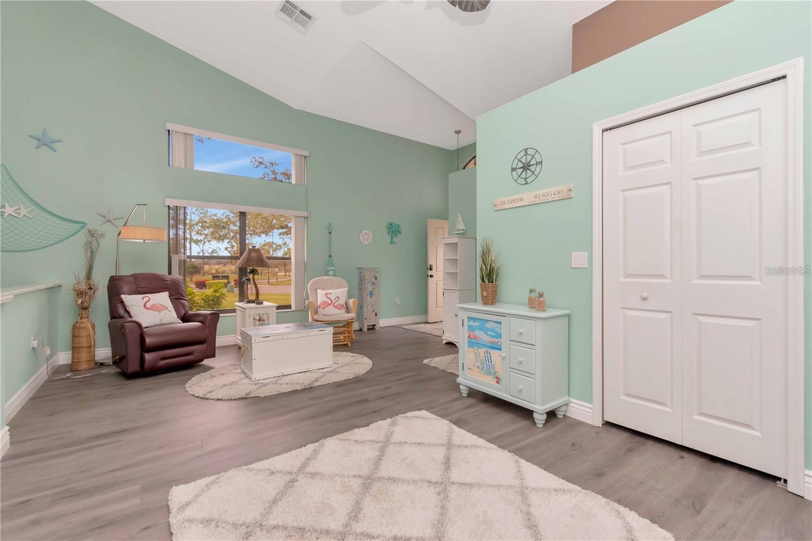 Image 6 of 39 For 9626 Woodhollow Court