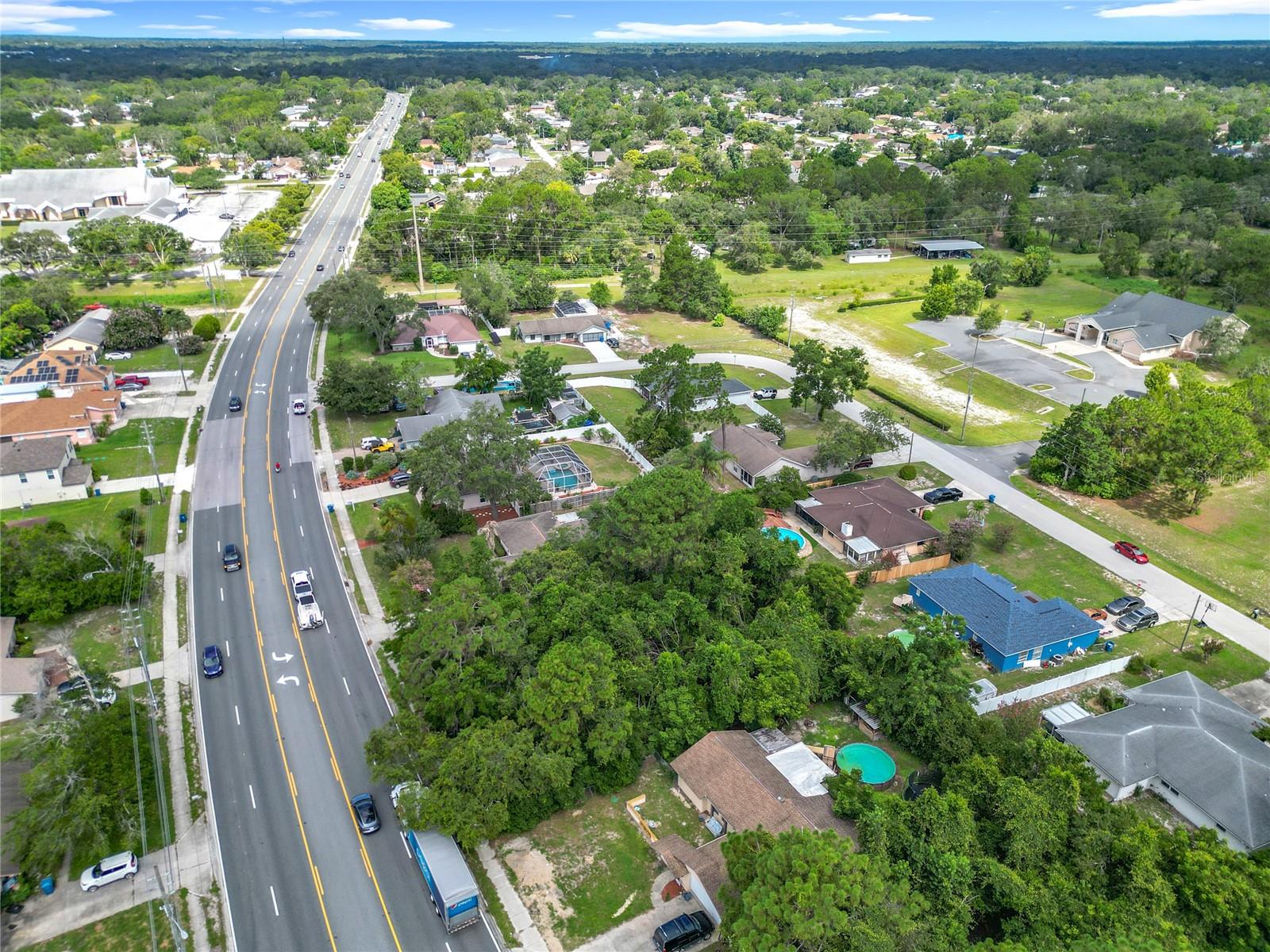 Listing photo id 3 for 9449 Spring Hill Drive