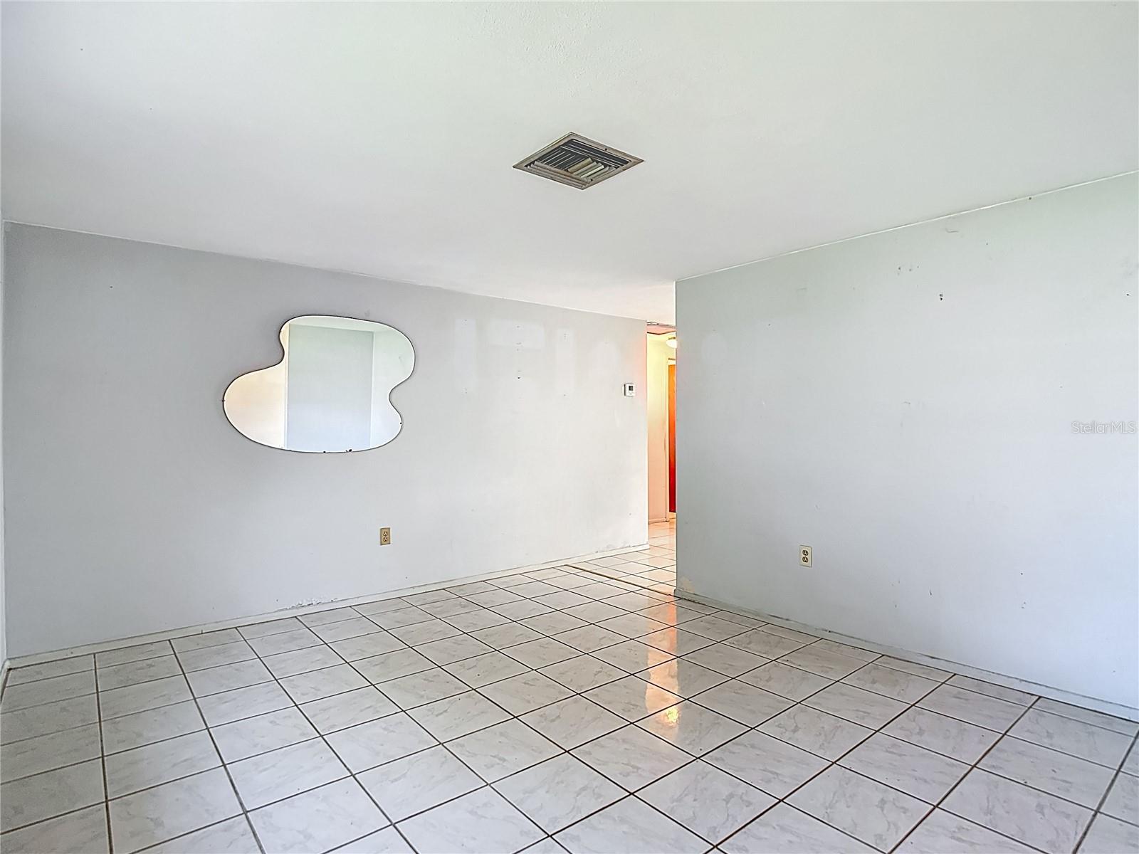 Listing photo id 14 for 7109 Kapp Court