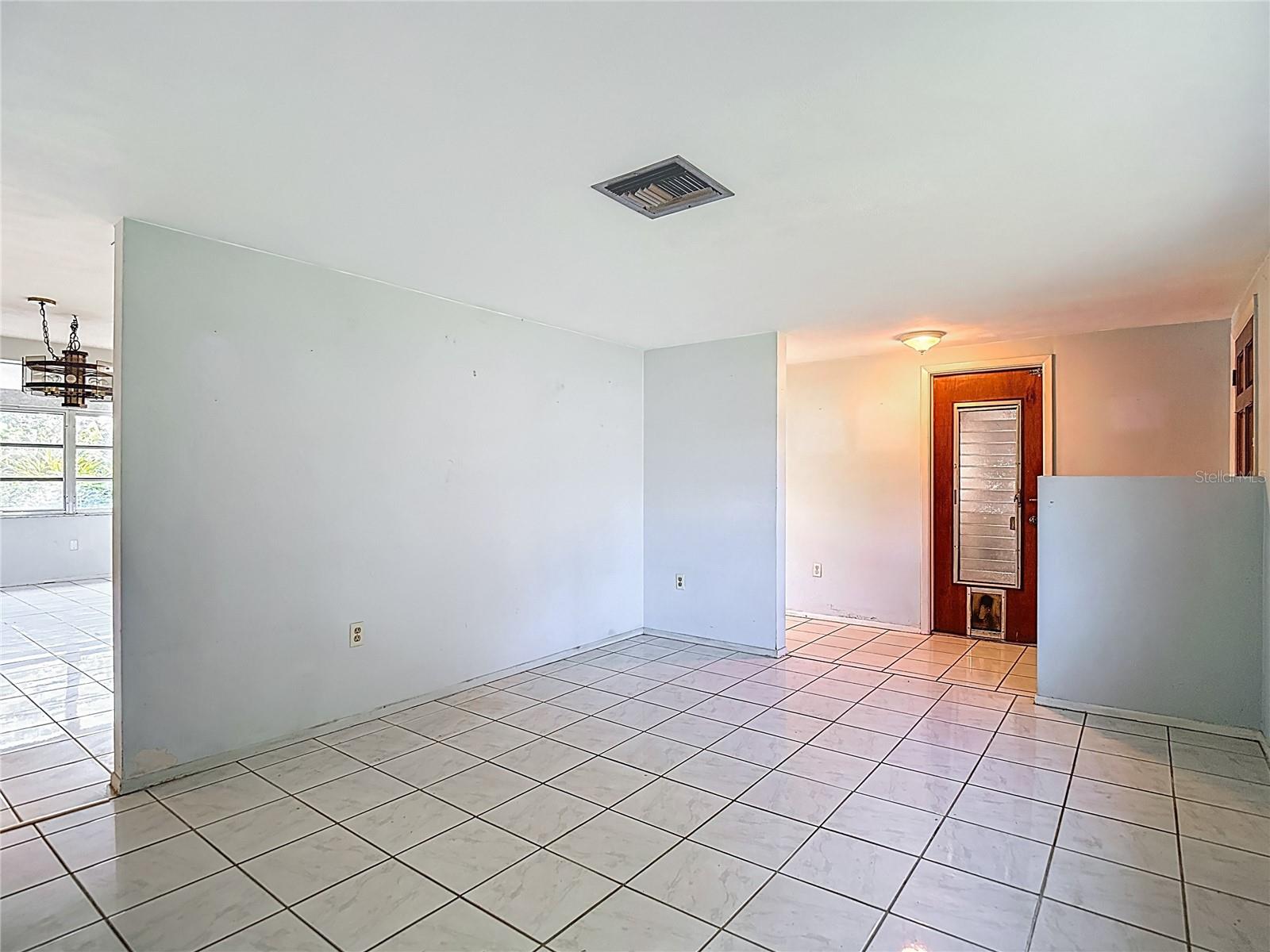 Listing photo id 15 for 7109 Kapp Court