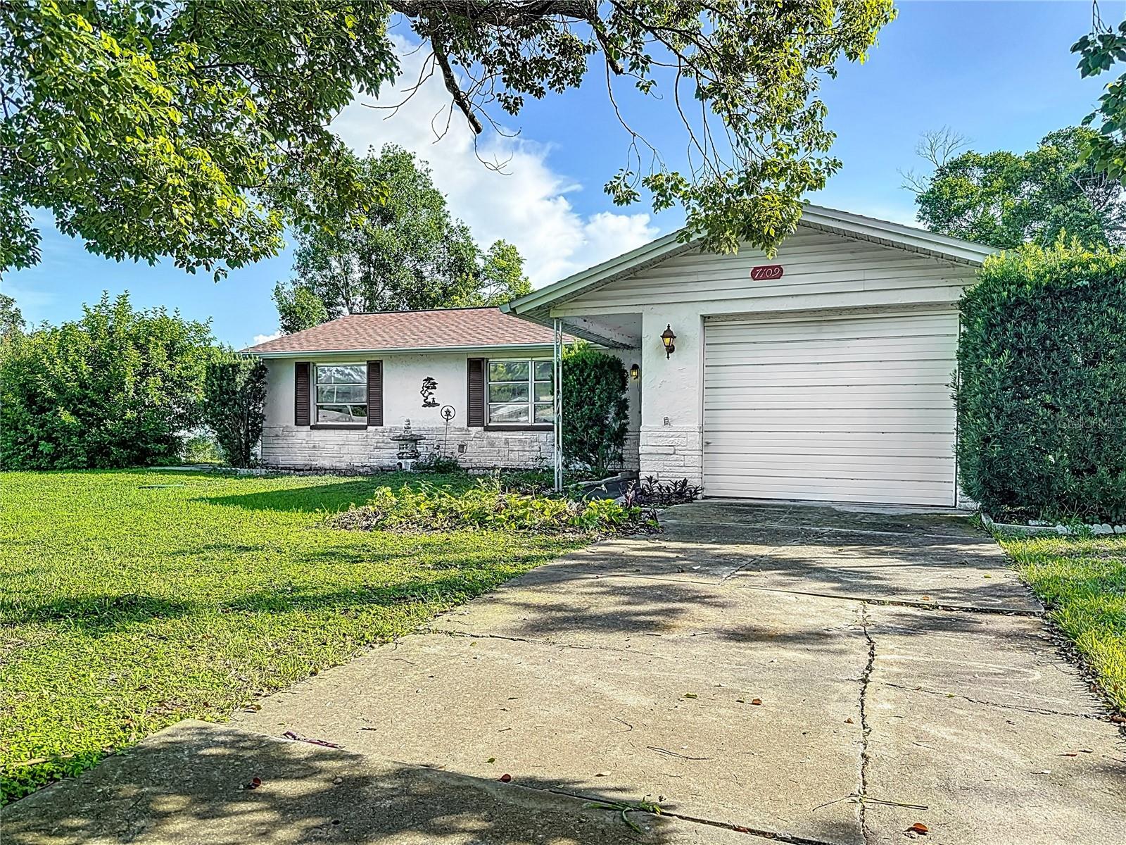 Listing photo id 0 for 7109 Kapp Court