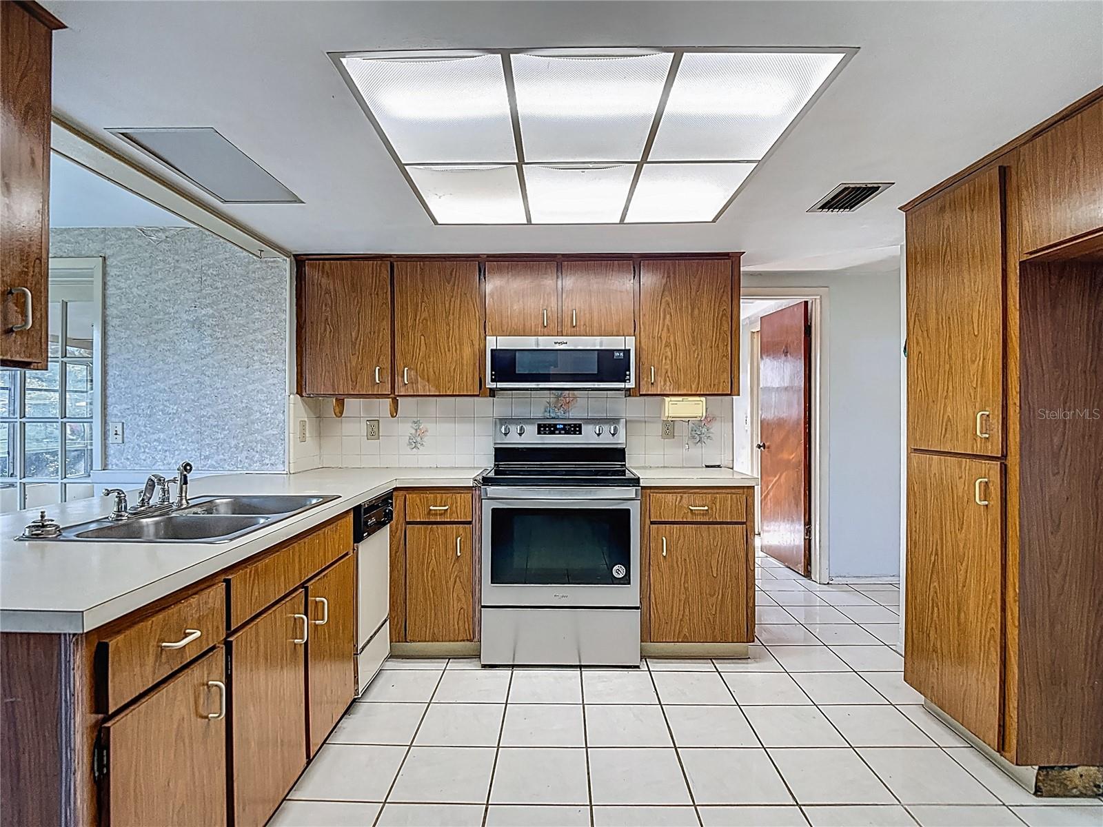 Listing photo id 22 for 7109 Kapp Court